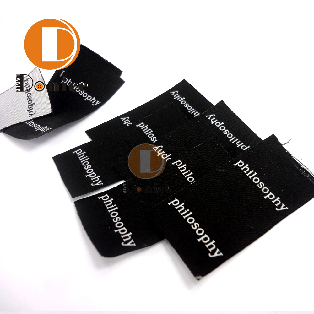 High-visibility woven labels for safety gear