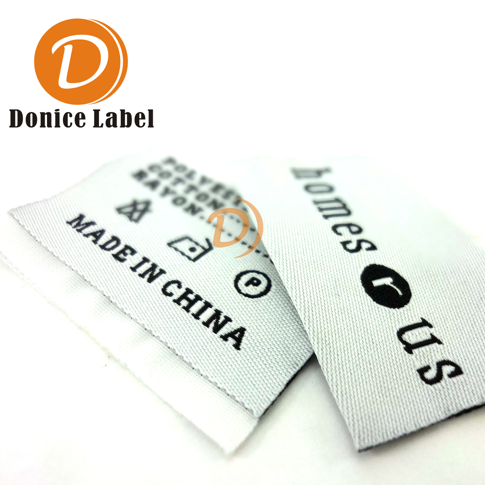 High-contrast woven labels for readability