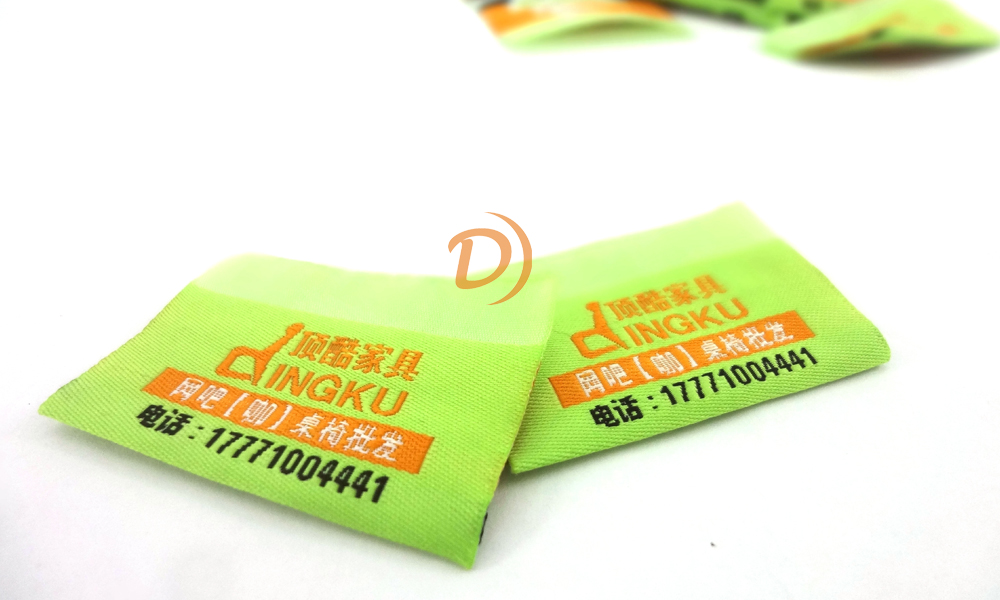 Woven labels with special finishes (glossy, matte)